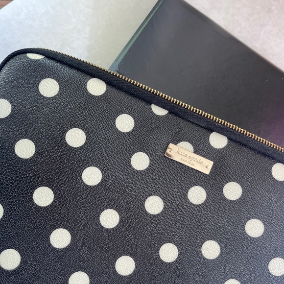 Kate Spade Zipper Padded Case Black White Polka Dots Laptop iPad Tablet Case - Picture 2 of 6